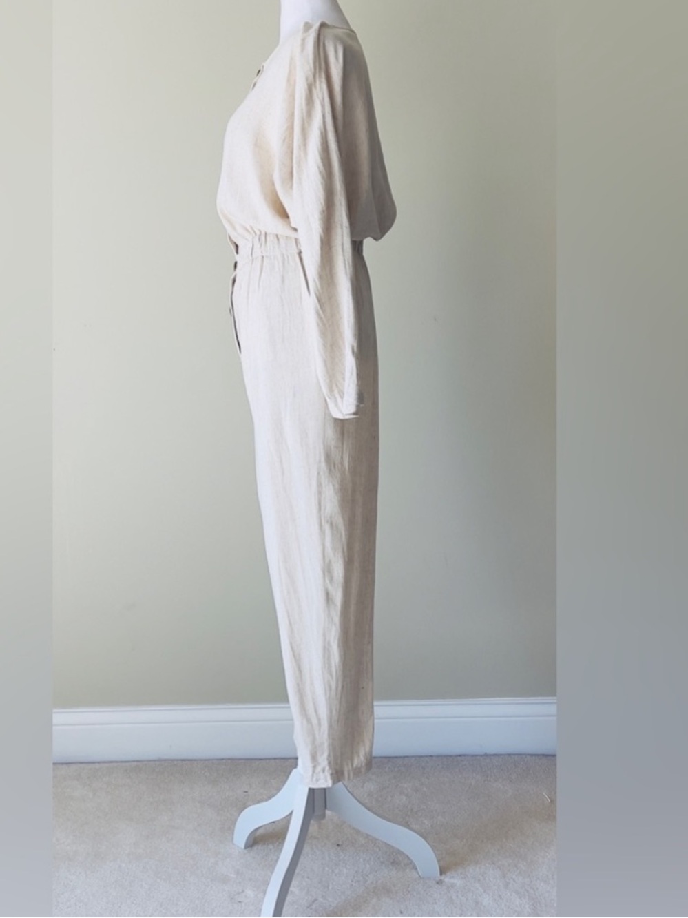 ASOS DESIGN Cream Long-Sleeve Button Front Elastic Waist Jumpsuit EUC Size 6 - Picture 2 of 6